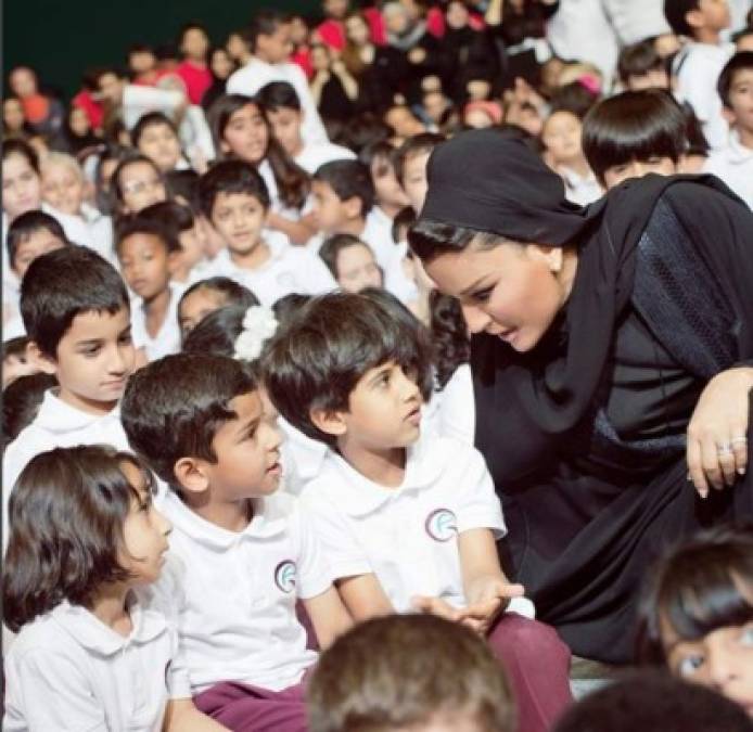 Ha participado activamente en la educación y la reforma social de Qatar en los últimos años. Es presidenta de la Fundación Qatarí para la Educación, la Ciencia y el Desarrollo de la Comunidad, conocida también como Qatar Foundation, organización no gubernamental fundada en 1995.