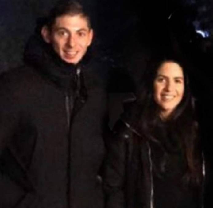 El noviazgo entre Luiza y Emiliano Sala empezó desde septiembre del 2017, donde los jugadores se pusieron en contacto a través de aplicación Instagram, aunque Emiliano era tímido, según comentó la jugadora de volley.