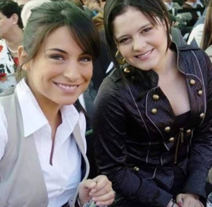 De vez en cuando se da el lujo de compartir algunos recuerdos de sus años en la televisión, como lo hizo con esta foto con Ana Brenda, junto a la cual escribió: “Tiempo sin saber de ti, te mando muchos besos. Mira la foto que me encontré”.