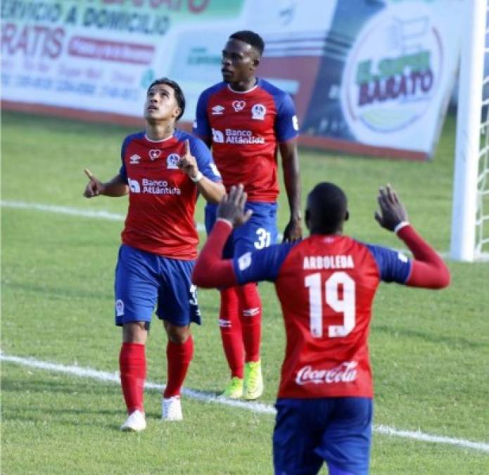 Michaell Chirinos celebrando su gol para el 0-1 contra el Platense.