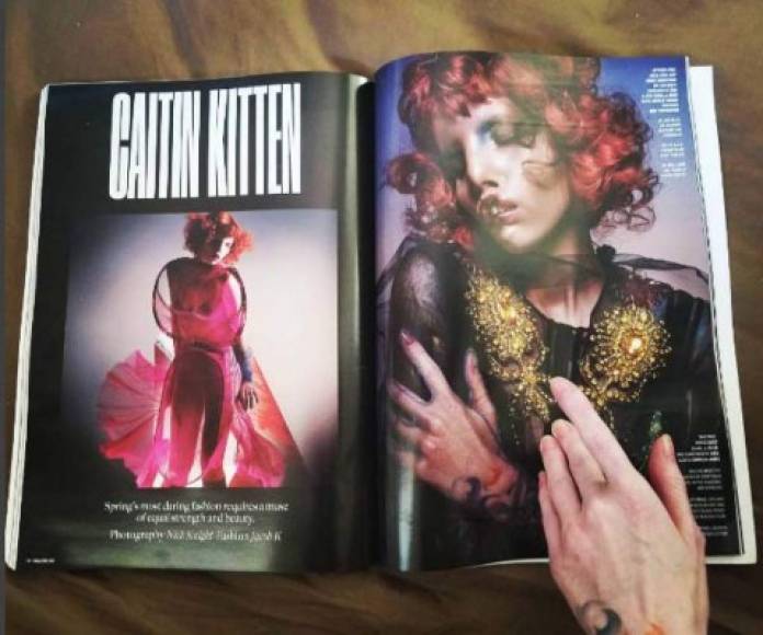 Encantada de haber colaborado tanto con Knight como con V Magazine, Caitin escribió sobre su experiencia para la revista. 'Trabajar con Knight fue algo que ni siquiera podía soñar'.
