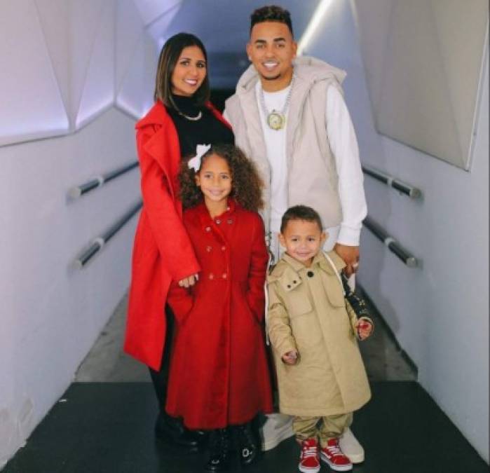 Ozuna y Taina<br/><br/>Esta el momento la pareja lleva tiernos ocho años de relación y dos hijos en común, pero considerando la vida de un reguetonero - al menos la que aparentan en sus videos- esos es bastante tiempo. El 13 de enero de 2020 el cantante anunció que al fin le pidió matrimonio a Taina, quien para él con o sin papeles es su esposa desde hace rato.