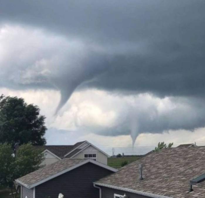 Al menos 27 tornados azotaron Iowa el pasado jueves, tomando por sorpresa a los meteorólogos del Servicio Nacional con sede en la ciudad de Des Moines que solamente habían anticipado en sus modelos de pronóstico una leve posibilidad de tormentas severas al final del día./Foto Instagram Steph McCuen.