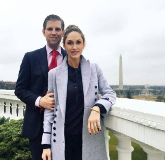 Eric y su esposa Lara también posaron en la terraza de la Casa Blanca.