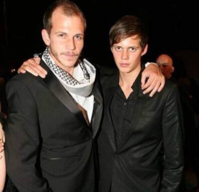 El actor Gustaf Skarsgård es también hermano de Bill. <br/><br/>Para Bill Skarsgård hacer el papel protagónico de 'It' es un reto cinematográfico que tiene importancia especial, debido al carácter icónico de la cinta y el legado dejado por su predecesor en el papel, Tim Curry.