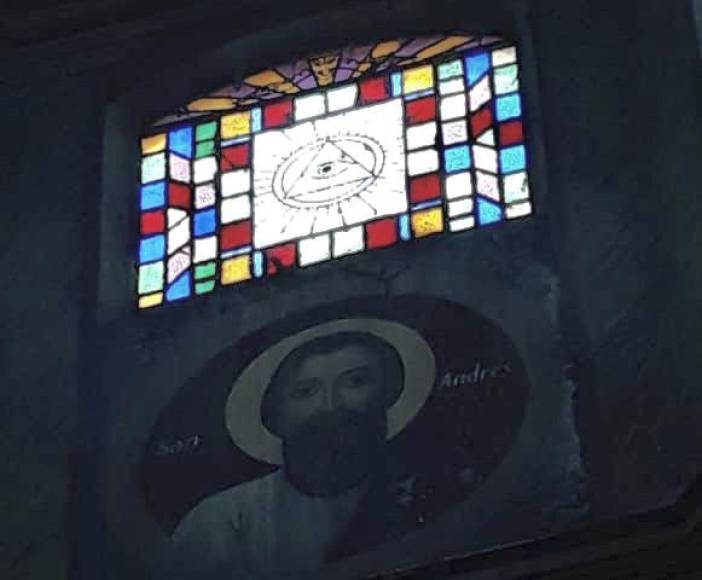 Esta misma imagen también se encuentra en la catedral metropolitana San Pedro Apóstol, ubicada en San Pedro Sula, Cortés, en un vitral sobre la pintura de San Andrés.