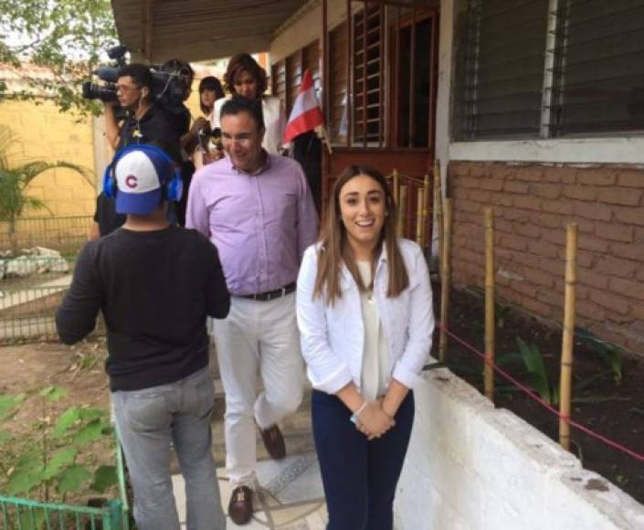 Lucía Zelaya, la hija del candidato por el Partido Liberal, Luis Zelaya, es muy guapa. Votó por primera vez en las pasadas elecciones primarias.