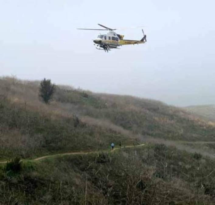 Las condiciones mínimas para volar de los helicópteros de la Policía de Los Ángeles son una visibilidad de al menos dos millas (3.2 kilómetros) y 800 pies (244 metros) de altura antes de llegar a la capa de nubes. El departamento consideró que el domingo por la mañana no se cumplían esas condiciones.