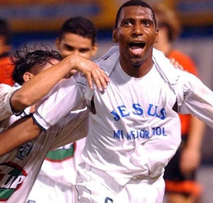 Marcelo Ferrerira: Delantero brasileño, goleador en Platense, Marathón y Olimpia, en su momento fue nacionalizado para jugar con la Selección. Hoy radica en San Pedro Sula y juega en la Liga de Veteranos con el Marathón.