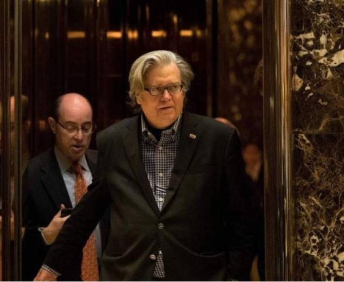 Steve Bannon: Referente de la extrema derecha estadounidense ('alt-right'), fue estratega político y consejero de Trump hasta su marcha el 18 de agosto 2017. Aunque no quedó claro si dimitió o fue cesado, su nacionalismo de corte proteccionista no encajaba bien con las ideas globalizadoras del yerno del presidente, Jared Kushner.