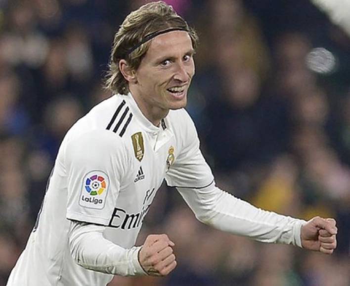 Luka Modric ha confesado su deseo de quedarse en el Real Madrid públicamente. El jugador no se plantea su marcha en estos momentos. 'Estoy muy a gusto y quiero seguir aquí en el Real Madrid', dijo.