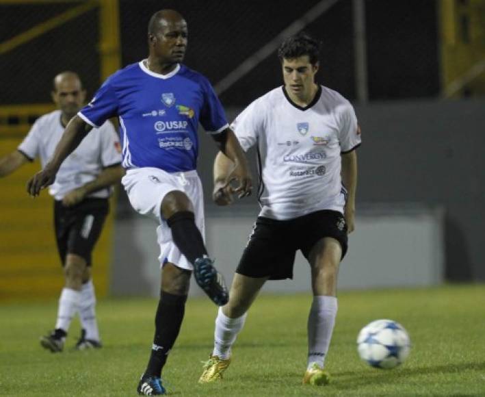 Gilberto Yearwood ante la marca de Danilo Cabrera.
