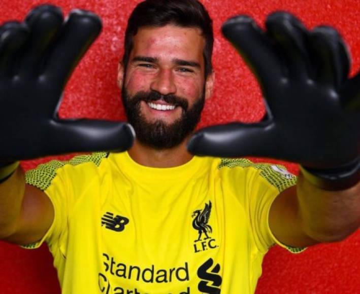 El portero brasileño Alisson Becker ya es nuevo cancerbero del Liverpool mediante el pago de 75 millones de euros a la Roma.