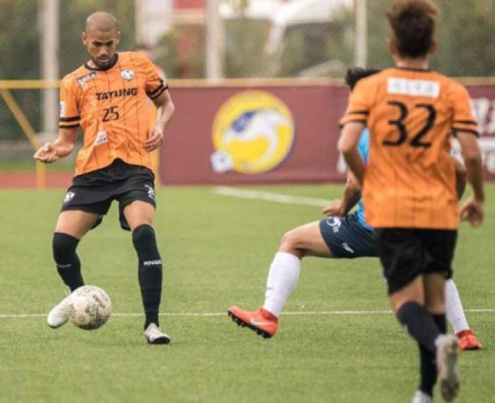 Luis Galo estuvo probando suerte en dos equipos del fútbol hondureño, pero no se pudo quedar por diferentes circunstancias. 'Estuvimos entrenando en el Marathón por un tiempo y en el Real Soledad, pero no nos quedamos', reveló.