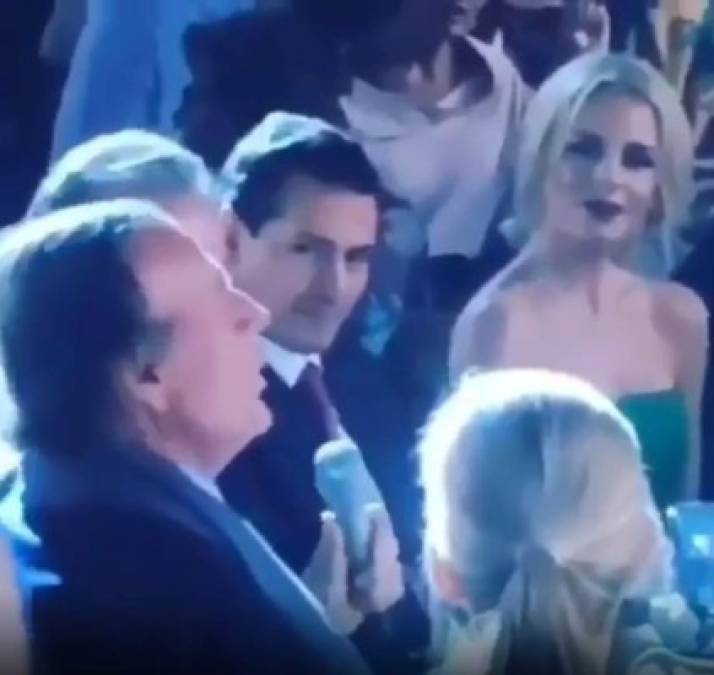 Durante el evento, ambos externaron muestras de cariño entre ellos. Ella, en todo momento se proyectó como una mujer sencilla ante políticos como Carlos Romero Deschamps, el Gobernador del Estado de México, Alfredo del Mazo, y otros funcionarios públicos.<br/>