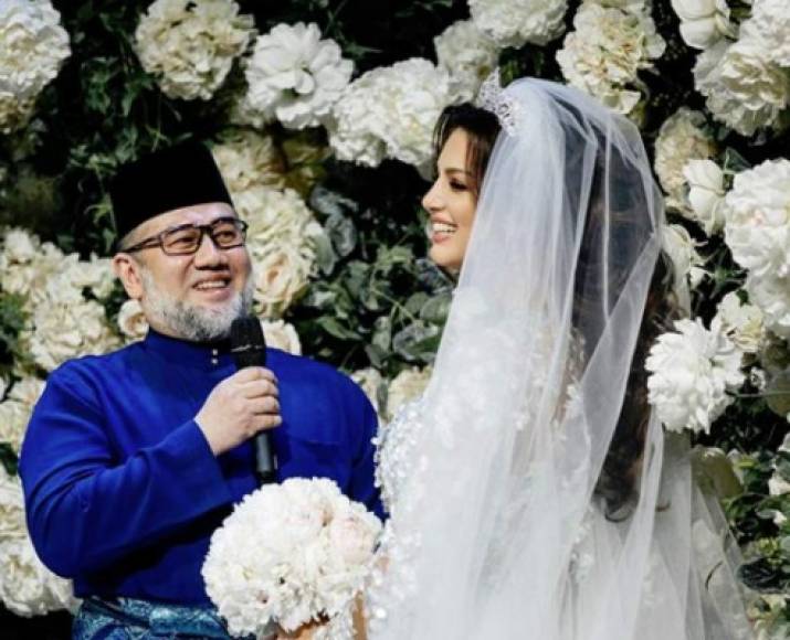El Rey solicitó el divorcio de su esposa por el rito de la ley musulmana, el triple 'talaq', totalmente irrevocable, apenas siete meses después de su boda, celebrada a finales del pasado noviembre.