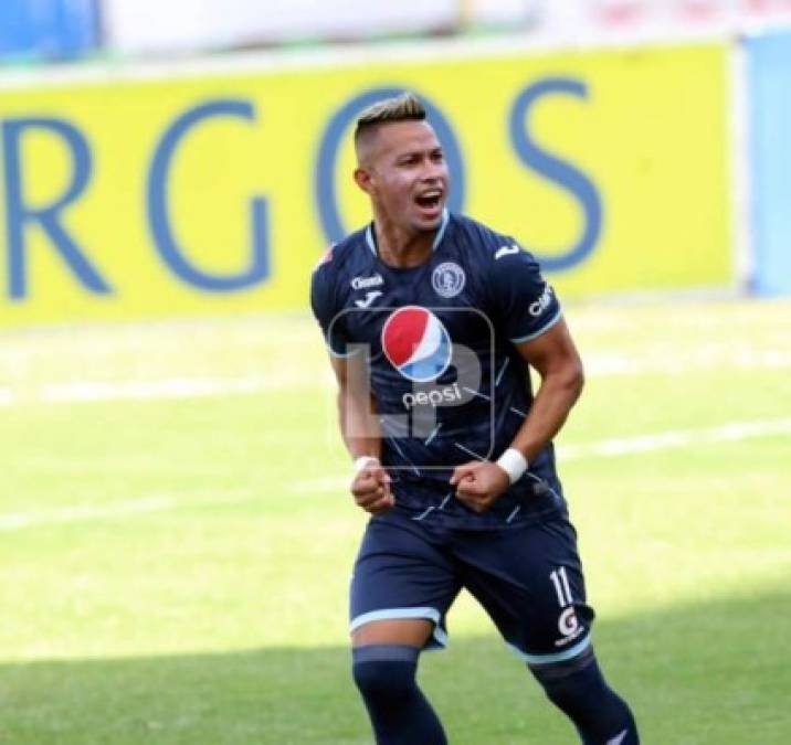 Marco Tulio Vega celebrando su gol que inició el camino del triunfo de Motagua frente a la UPN.