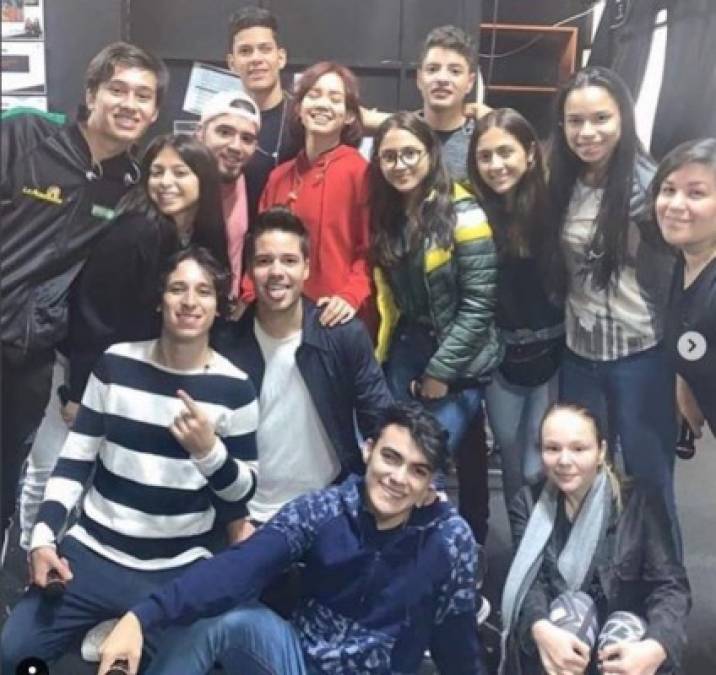 Los cinco finalistas compartieron con los exalumnos de La Academia, quienes también estarán presentes en el último concierto de este domingo.