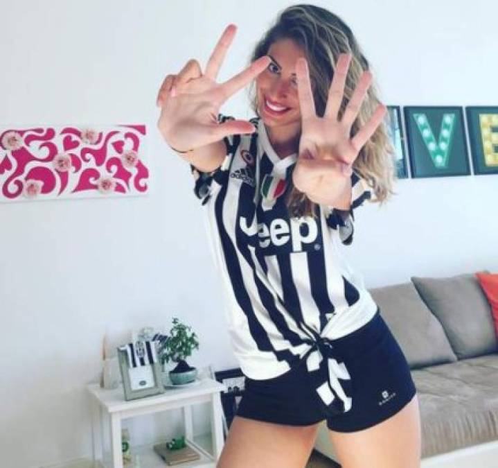 La chica cuenta con 20 años de edad y es una fiel seguidora de la Juventus, monarca del campeoato italiano.