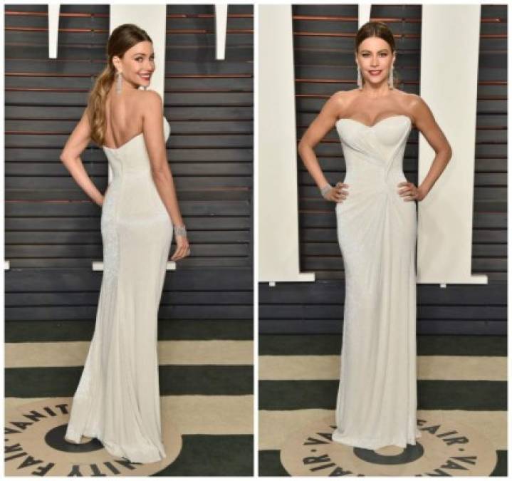 Sofia Vergara cambió su vestido de princesa en azul plomo de Marchesa por el minimalismo sexy de un long white dress con escote corazón y una coleta baja y pulida