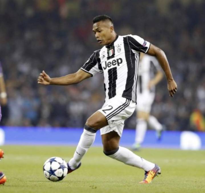 Alex Sandro: Aunque es titular en la zona defensiva, se menciona que el lateral brasileño podría salir de la Juventus de cara a la próxima campaña.