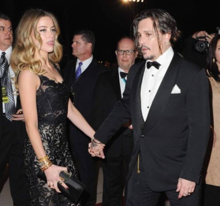 Amber Heard no dejó a su esposo Johnny Depp.