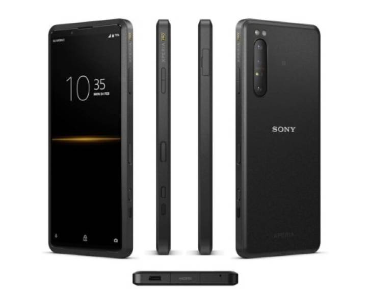 El Xperia Pro cuenta con una pantalla OLED de 6,5 pulgadas con resolución 4K y soporte HDR. El dispositivo incorpora un procesador Snapdragon 865, una batería de 4.000 mAh. Además, dispone de una triple cámara trasera, con sensores de 12 MP, junto a una cámara frontal de 8 MP. Imagen Sony