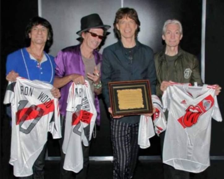La famosa banda británica de rock The Rolling Stones apoyará a River Plate en la final de la Copa Libertadores.