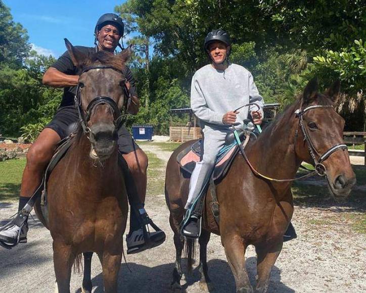 Más adelante, Cuban fue el que logró que el exjugador de la NBA ingresara a rehabilitación y después publicaron varias imágenes en donde se veía a West jugando al básquet y andando en caballo.
