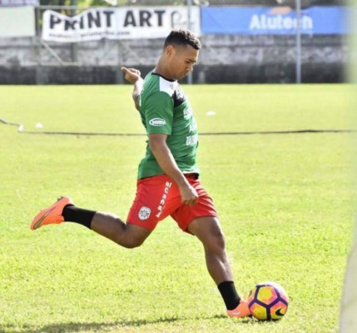 Carlos Perdomo: El lateral derecho finalizó su contrato con Marathón y de momento no sabe si en el club verdolaga le renovarán.