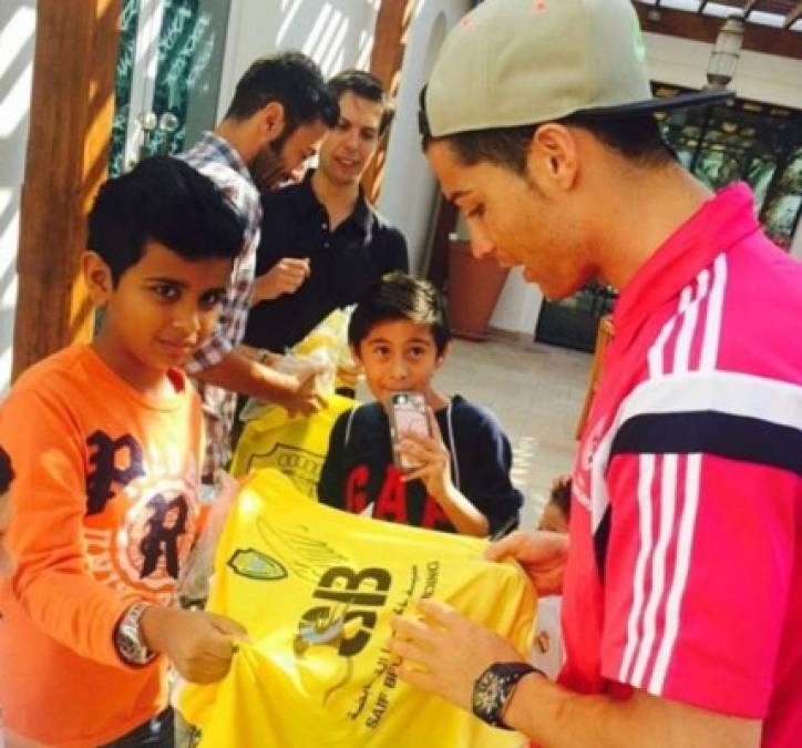 De pequeño conoció al portugués Cristiano Ronaldo.