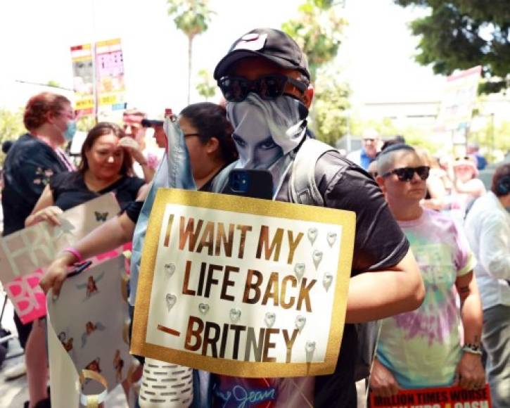 Este nuevo testimonio aumentó el interés mundial en un caso que ya fue objeto de una frenética campaña #FreeBritney (Liberen a Britney) por parte de sus admiradores, que se reunieron por cientos frente al Tribunal Superior del Condado de Los Ángeles.
