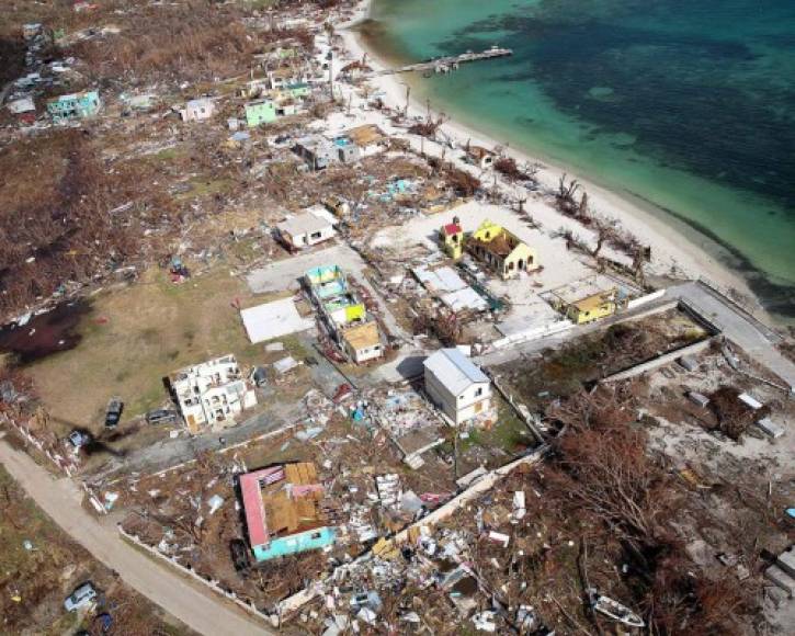 Al menos cuatro personas murieron en las Islas Vírgenes estadounidenses.