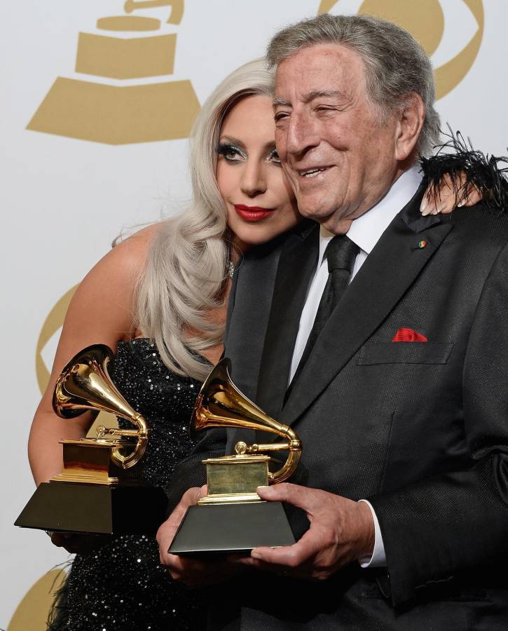 Lady Gaga y Tony Bennett celebraron los premios Grammy en la 57ª entrega anual de los Premios Grammy celebrada en el Staples Center de Los Ángeles, California, EE.UU. (Año 2015).