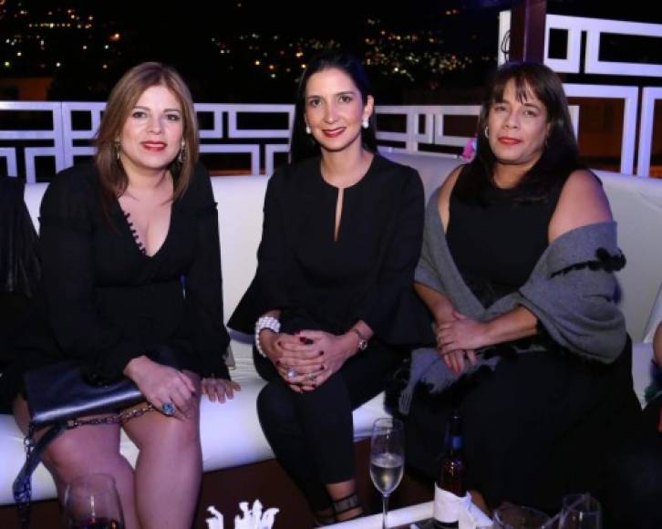 Claudia Barrientos, Mónica Lama y Cecilia Ochoa.