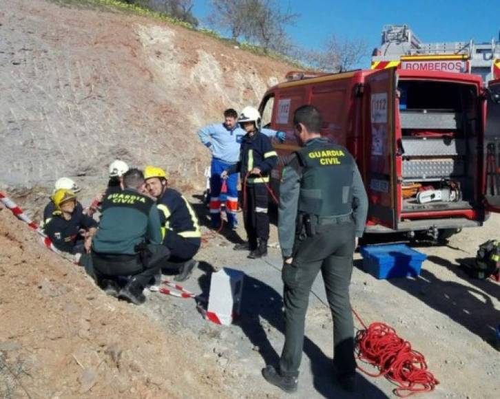 A pesar de ello, la operación se mantendrá 'hasta que se localice al pequeño', garantizó a la radio pública RNE Elena Trigo, portavoz de los servicios de emergencia de Andalucía.