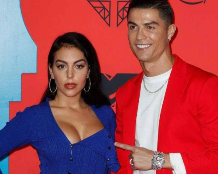 Mientras Cristiano Ronaldo no suele brindar entrevistas profundas acerca de su vida personal, sí lo hace la modelo que lo acompaña desde 2016.