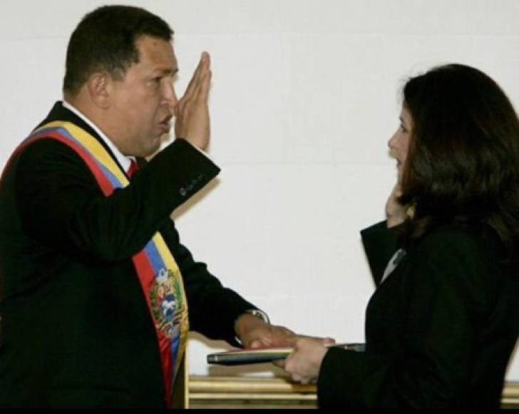 Al no poder legalizarse el MBR-200, participa en 1997 en la fundación del Movimiento V República (MVR), partido político que buscaba la elección presidencial de Hugo Chávez en los comicios de 1998, en los cuales Chávez triunfó con 56% de los votos.