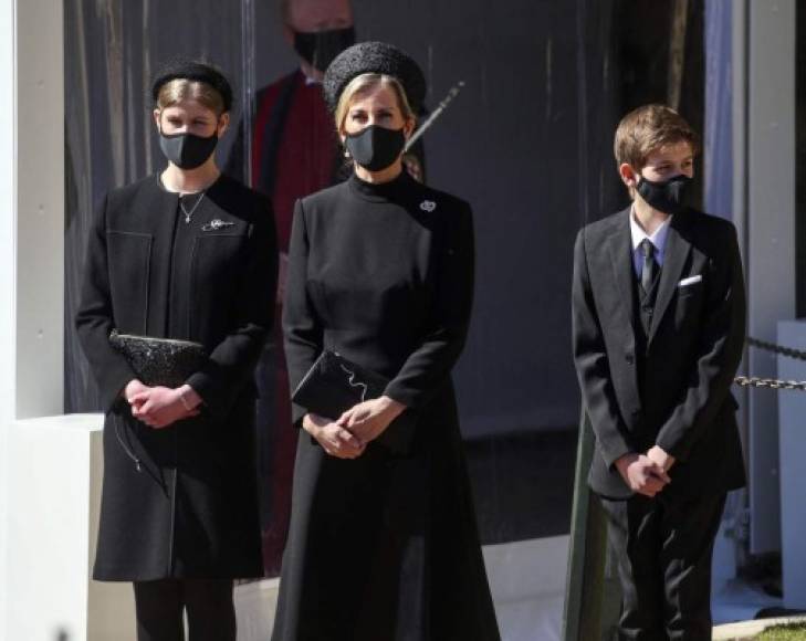 Louise Windsor, fue una de las 30 personas invitadas al funeral de su abuelo, junto a su hermano menor James, fueron los asistentes más jóvenes a la ceremonia.