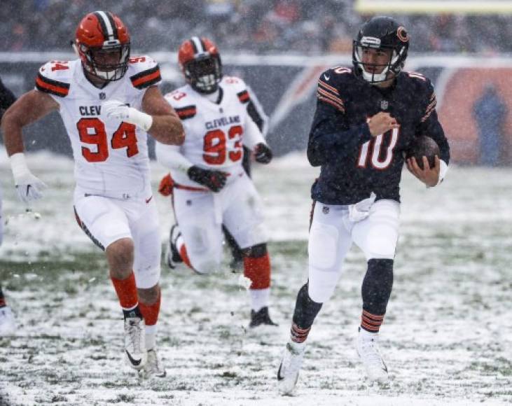 Las fuertes nevadas no interrumpieron el juego entre los Chicago Bears y los Cleveland Browns.