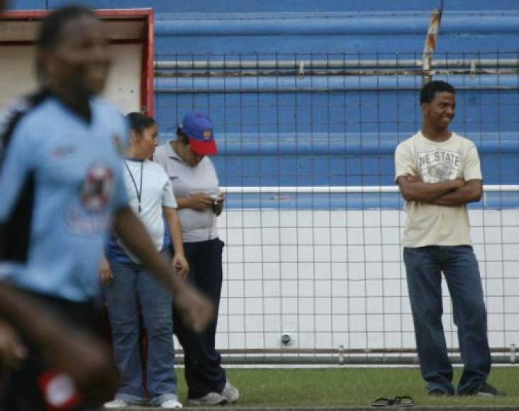 Jonathan Reyes en su momento se dijo que era hijo de Pavón y él asegura que era cierto. Al final nunca pudo conversar con el hoy DT.