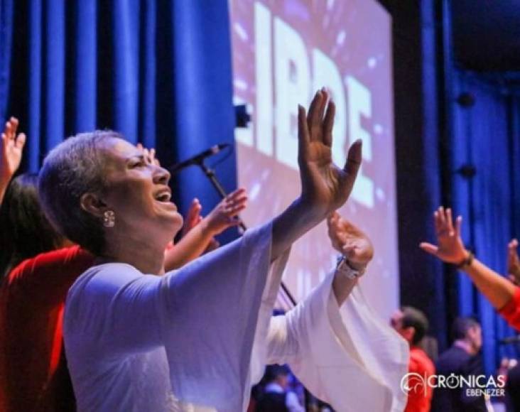 La pastora Ninoska De Ponce de la Iglesia De Cristo Ebenezer en San Pedro Sula, Honduras, falleció hoy sábado luego de hacerle frente por muchos años a su lucha contra el cáncer. <br/>