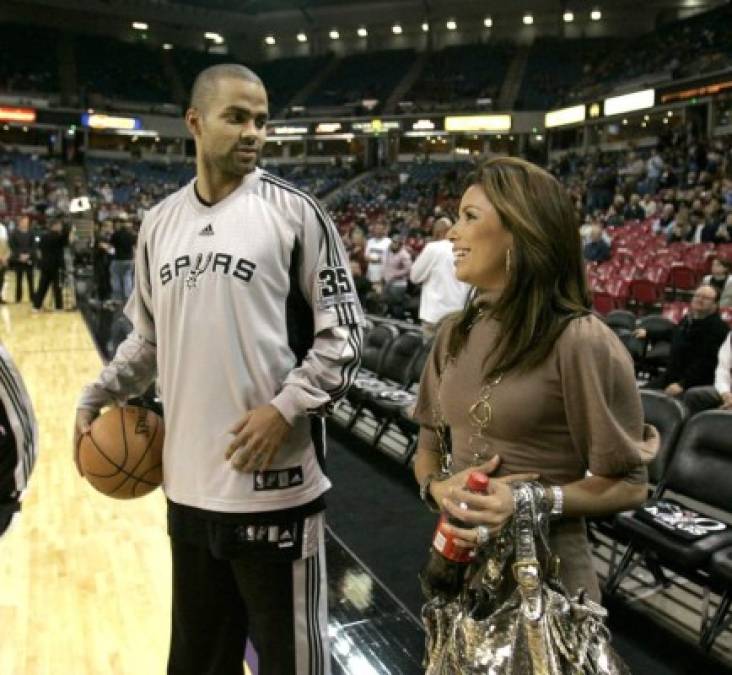 Aunque quedó claro que Tony Parker y Erin Barry no llegaron a más que esos mensajes, el francés se divorció de Longoria pagando una pensión mensual a su exmujer, miles de dólares, según medios.