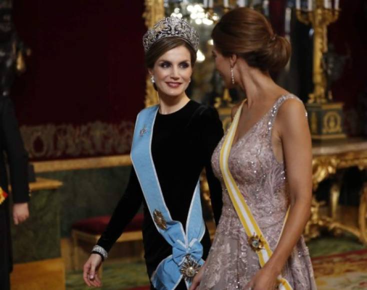 Los medios españoles y argentinos denominaron el encuentro entre Letizia y Awada como un duelo de estilo.