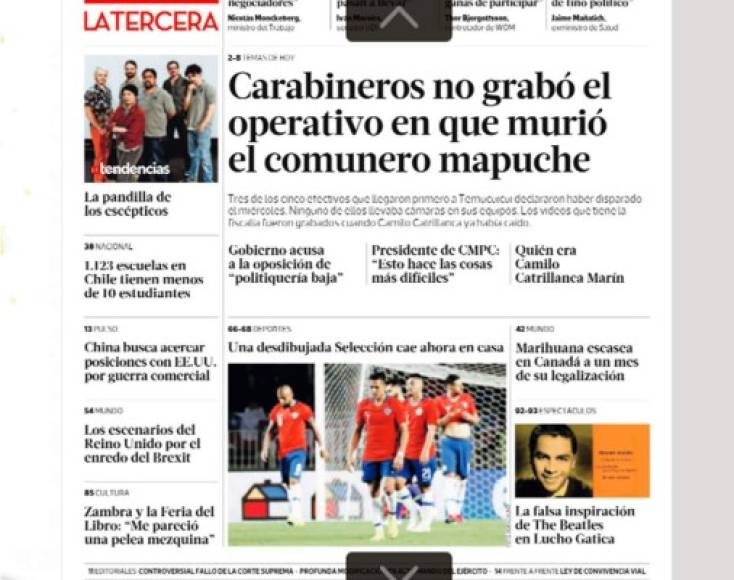 Portada del diario La Tercera: 'Una desdibujada Selección cae ahora en casa'.