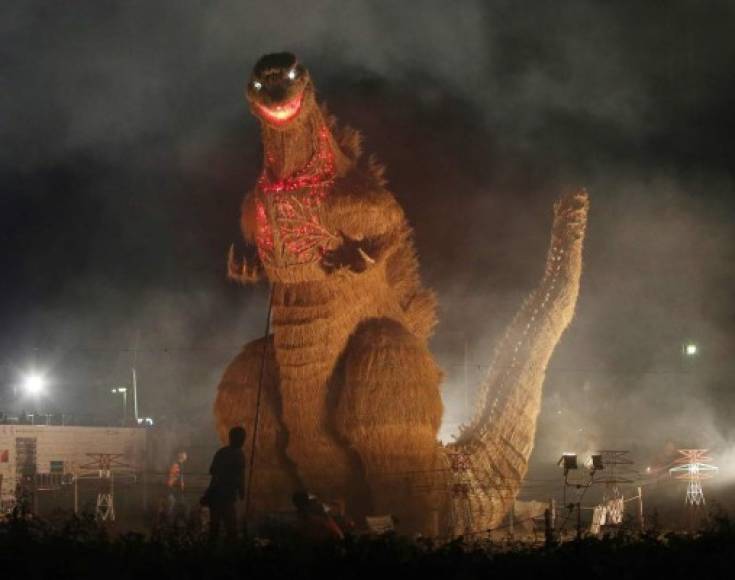 Un gigantesco Godzilla fue una de las principales atracciones del festival de Otoño en Tokio, Japón.