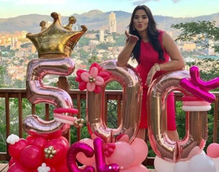 Carolina recientemente alcanzó una cifra récord en Instagram, su cuenta ya supera los 500K seguidores.