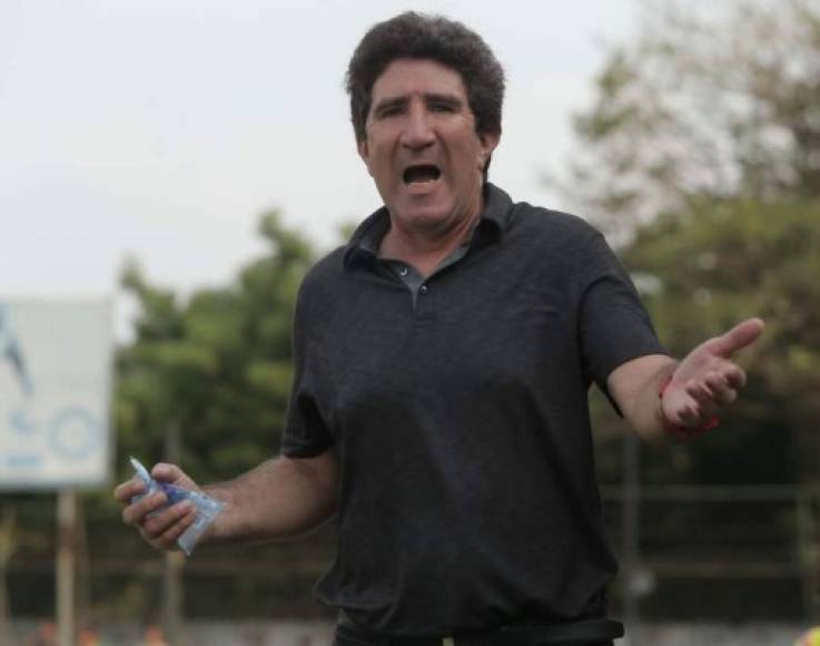 Héctor Vargas: Luego de la eliminación del Marathón en semifinales, el entrenador argentino analiza seguir con el cuadro verdolaga ya que tiene un año más de contrato con el equipo sampedrano.
