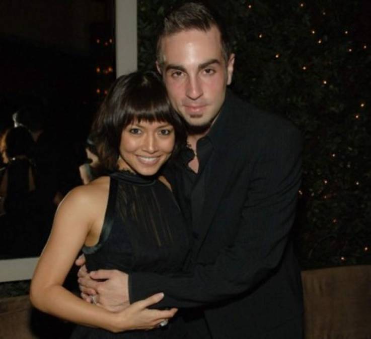 Wade Robson está casado con Amanda Rodríguez desde 2005. La pareja tuvo a su hijo en 2010.<br/><br/>El coreógrafo le contó a su esposa sobre su supuesto abuso después de sufrir una crisis nerviosa mientras trabajaba en la película de baile Step Up 4.<br/><br/>Después de esto, Wade estaba ansioso por llegar a la raíz de sus problemas por su hijo.<br/><br/>'El asunto del abuso fue una bomba que cayó en nuestra vida, explotó y destrozó todo lo que creíamos sano y seguro', dijo Rodríguez.<br/>