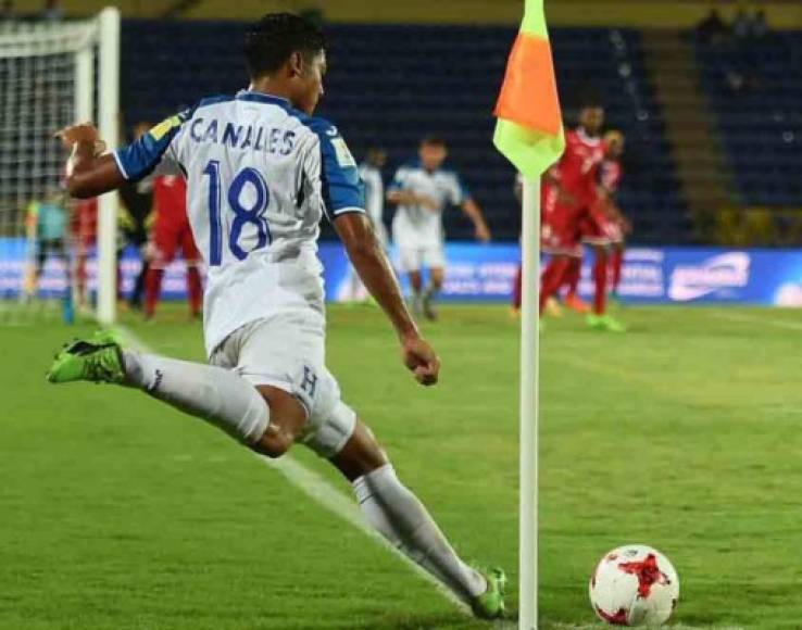 Joshua jugó el Mundial Sub-17 de la India en el 2017 con la selección de Honduras. Inclusive marcó un gol en esa Copa del Mundo en el duelo ante Nueva Caledonia.